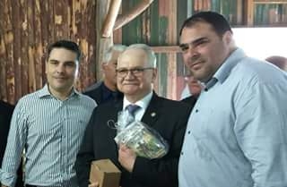 Ministro do STF recebe CD e DVD do Carijo 